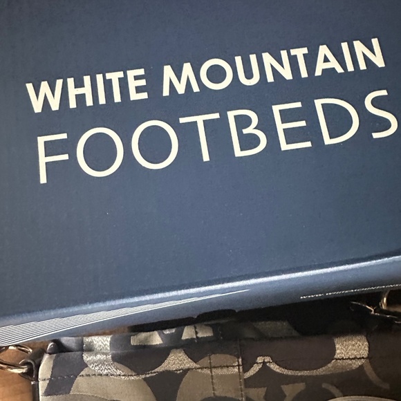 While mountain sandals - Picture 2 of 3